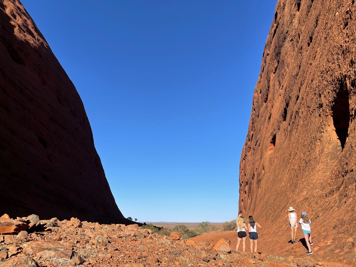 PRIVATE TOUR: Alice Springs to Uluṟu Luxury 4WD Camping Safari